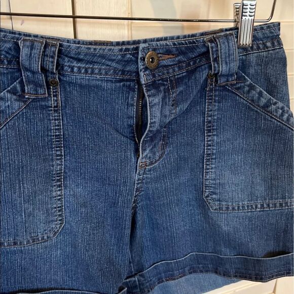 Cuffed Stretch Jean Shorts like new - Picture 3 of 4